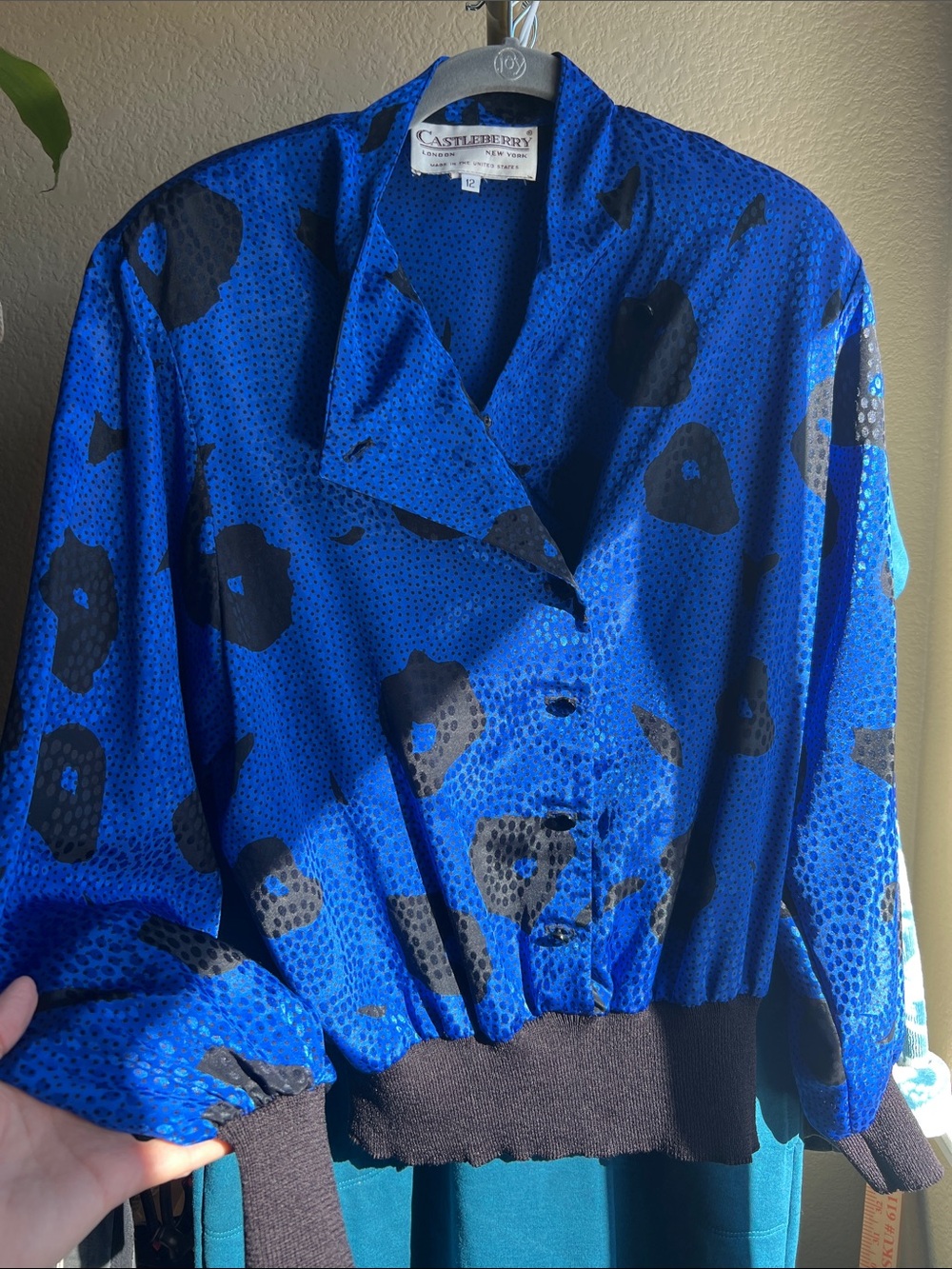 Castleberry Vintage Cobalt Royal Blue Printed Scarf feel Satin Blouse chef neck